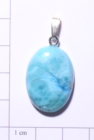 Larimar-Anhänger, Trommelstein