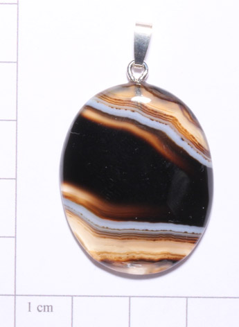 Sardonyx-Anhänger, Cabochon