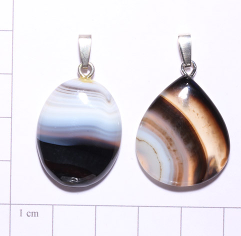 Sardonyx-Anhänger, Cabochon