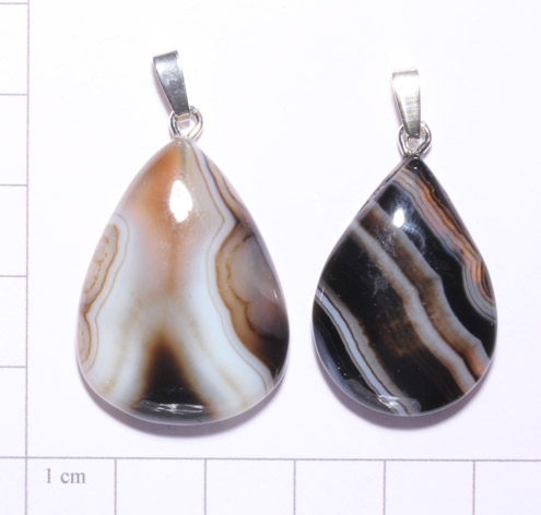 Sardonyx-Anhänger, Cabochon