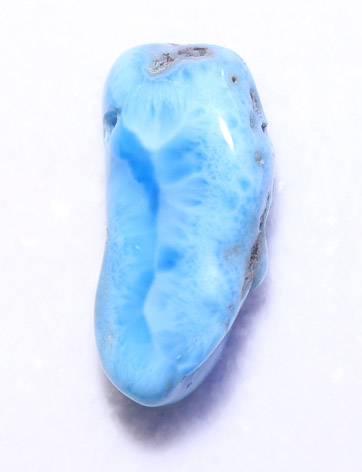 Larimar-Trommelstein mit Bohrung