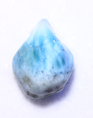 Larimar-Trommelstein mit Bohrung